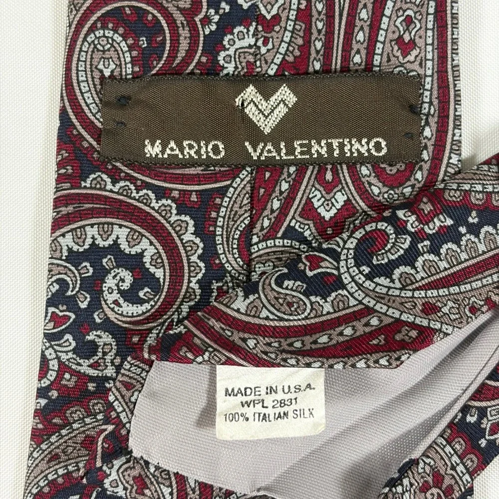 Mario Valentino Mens Silk Tie Red Navy Blue Paisley Italian Silk Made in USA‎